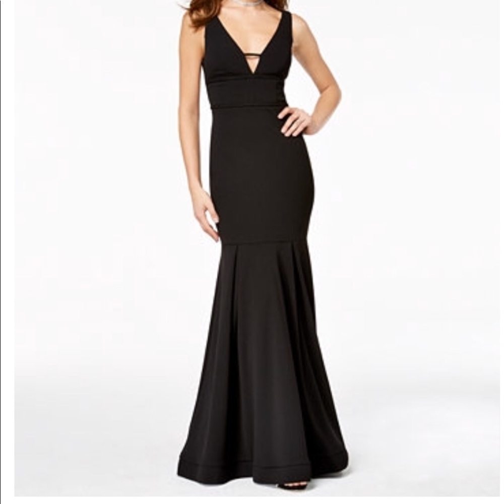 Gorgeous plunging V-neck dress!